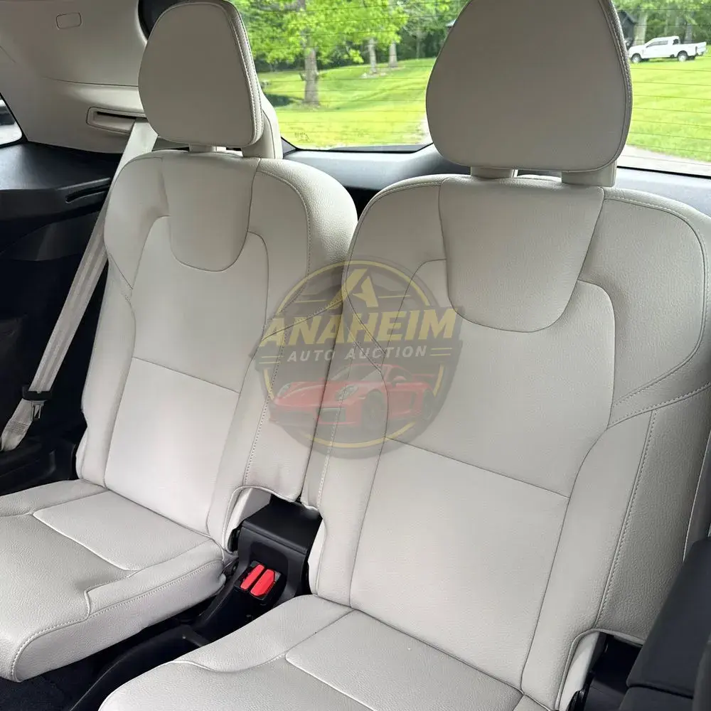 2023 Volvo XC90 T8 - Plus