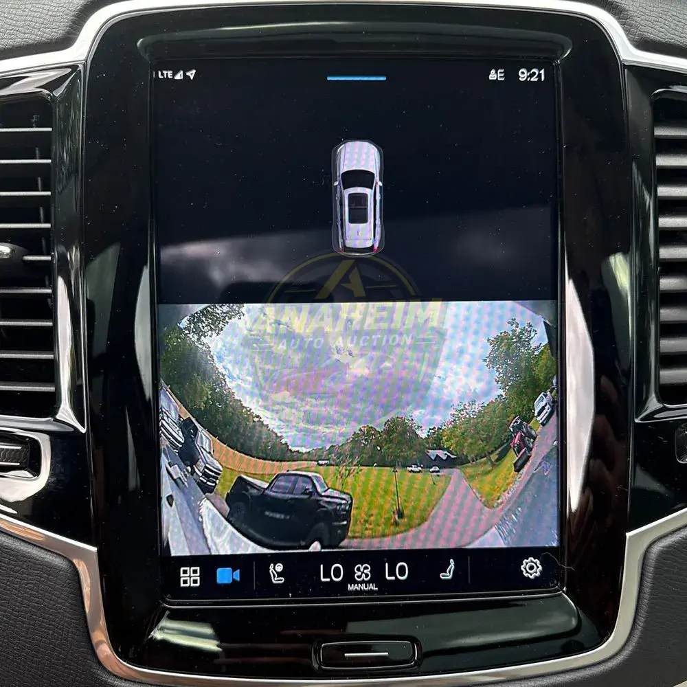 2023 Volvo XC90 T8 - Plus