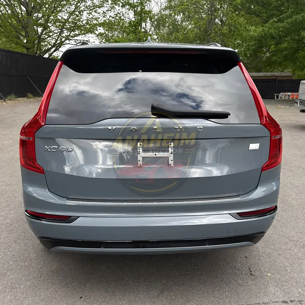 2023 Volvo XC90 T8 - Plus