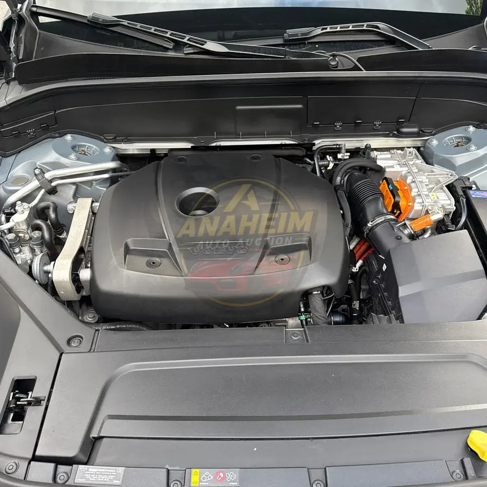 2023 Volvo XC90 T8 - Plus
