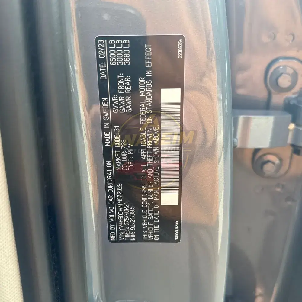 2023 Volvo XC90 T8 - Plus