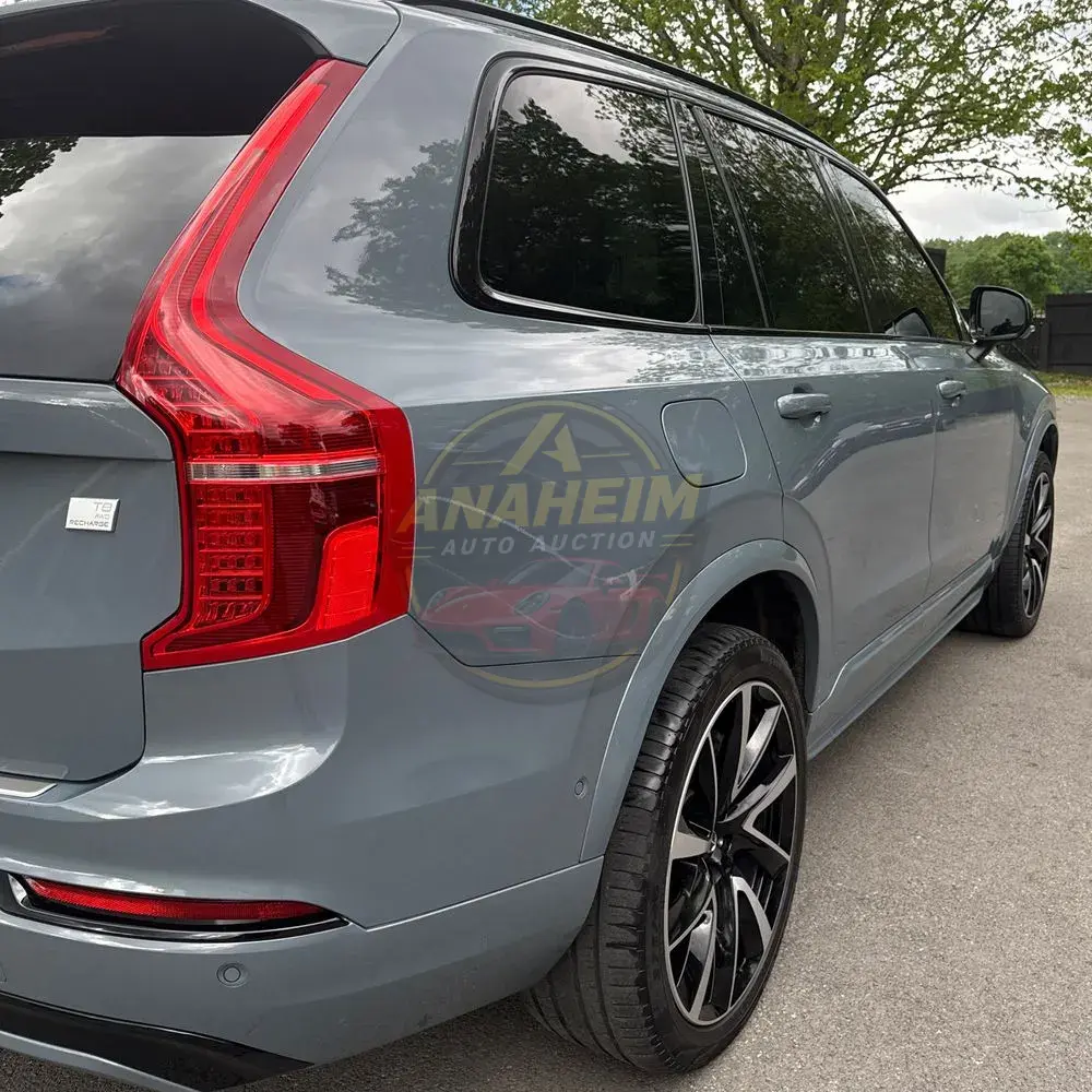 2023 Volvo XC90 T8 - Plus