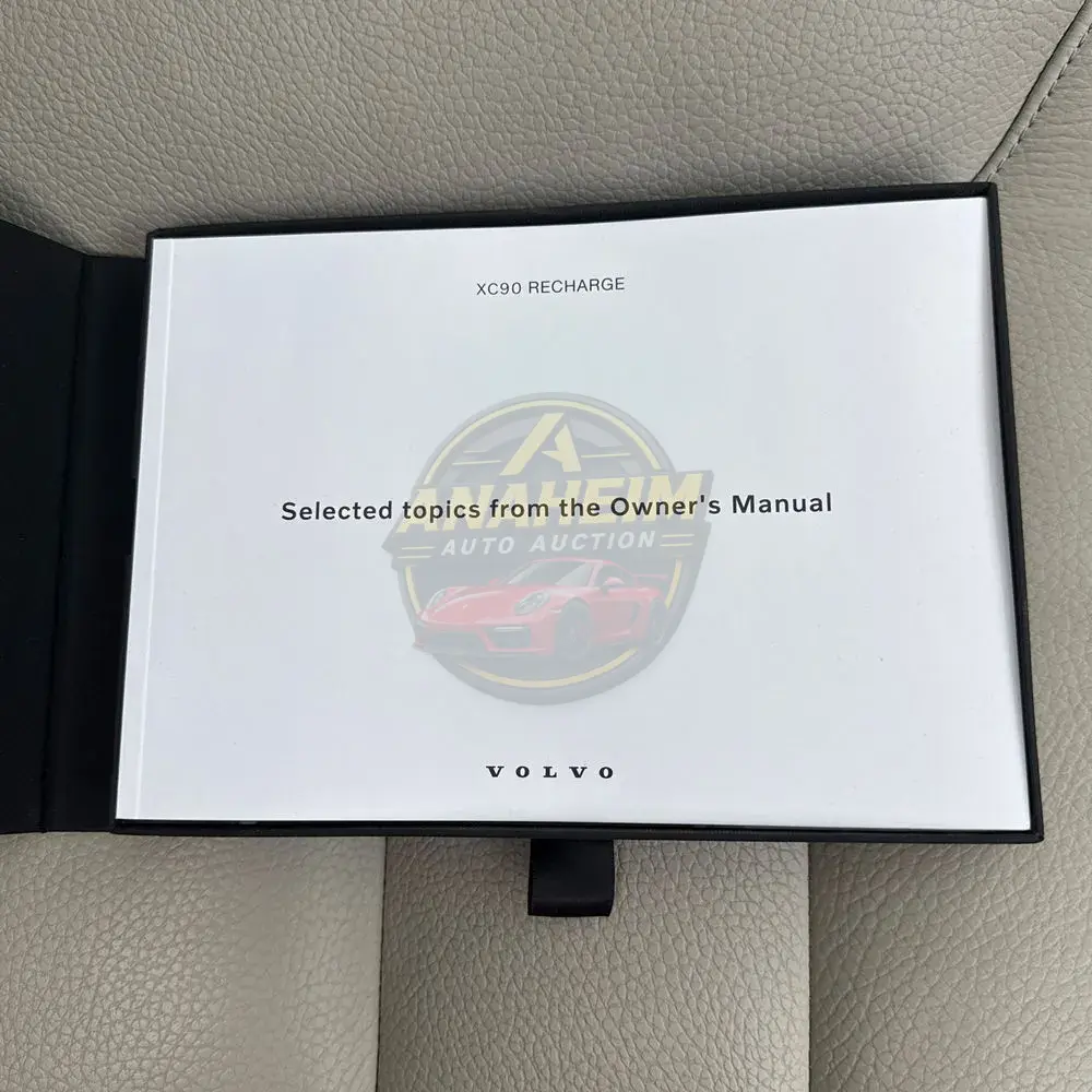 2023 Volvo XC90 T8 - Plus