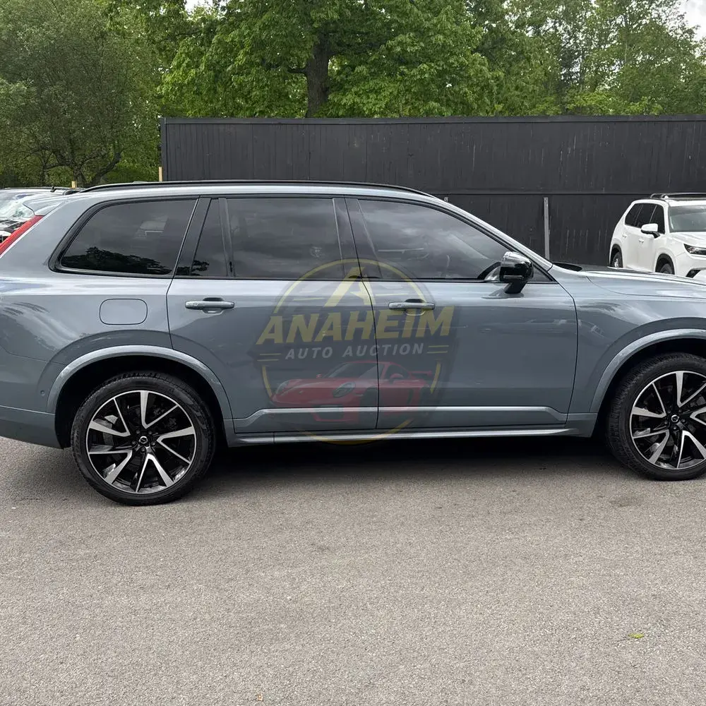 2023 Volvo XC90 T8 - Plus