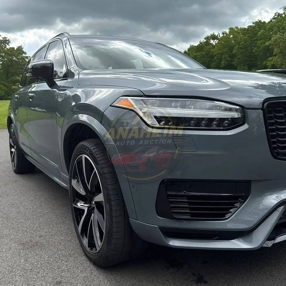 2023 Volvo XC90 T8 - Plus