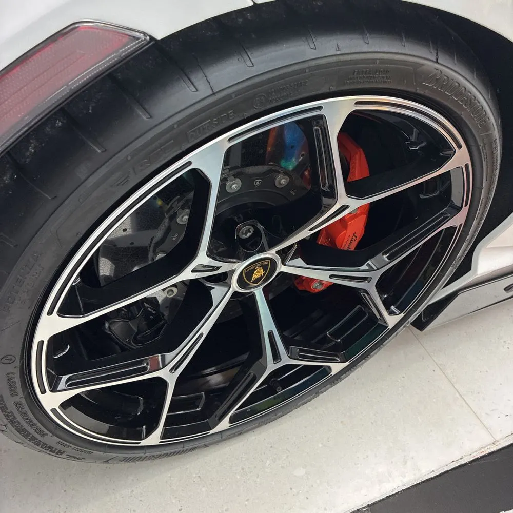 2024 Lamborghini Revuelto Base