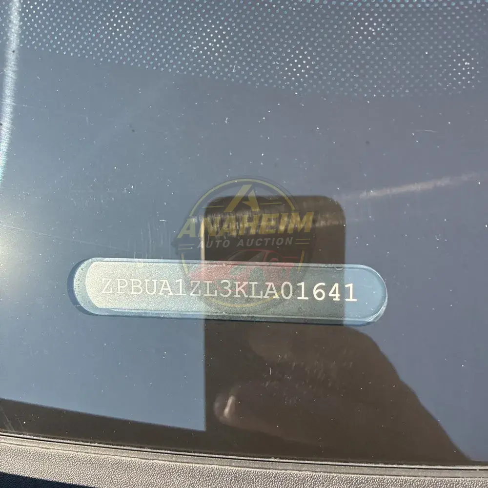 2019 Lamborghini Urus Base